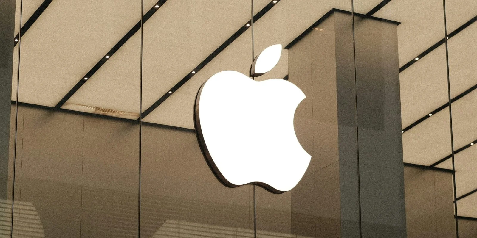 Apple Faces Supply Chain Challenges Ahead of Key Q4 Quarter