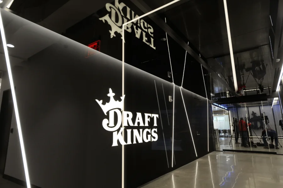 DraftKings Faces Revenue Decline Amid Bets Surge and Predictions Growth
