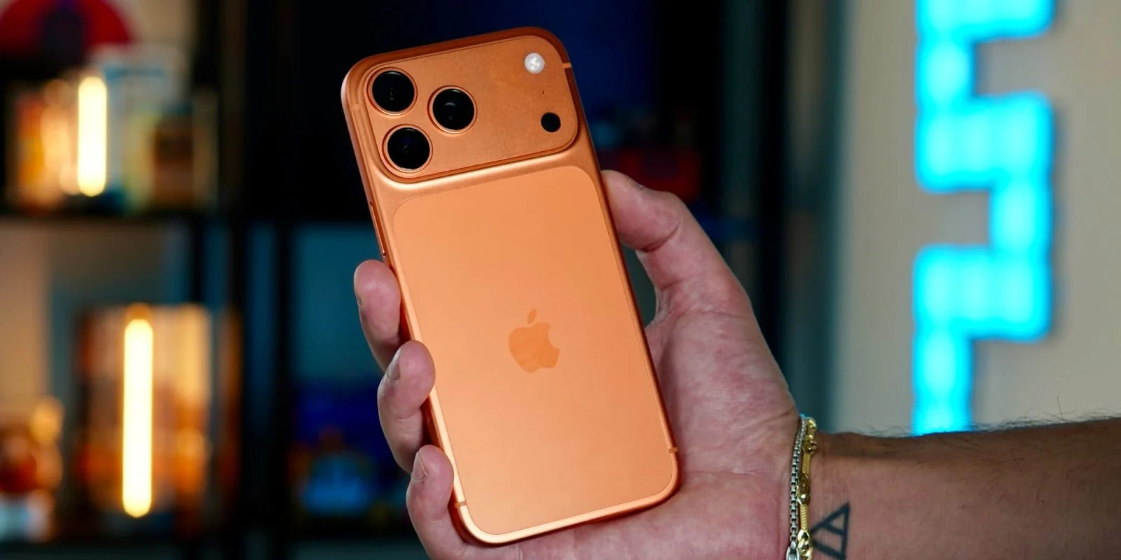 iPhone 17 Pro Defies Odds, Survives Fall from Plane in Exceptional Condition